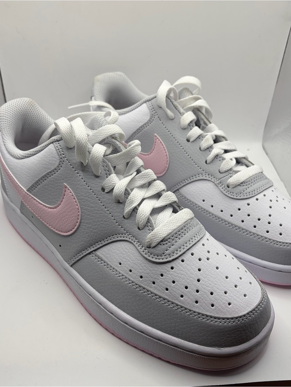 Nike Women's Low-Top Sneakers in White, Light Gray & Pink